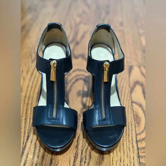 Michael Kors Berkley Platform Sandal Size 6.5 - Picture 1 of 4